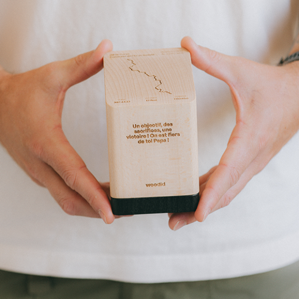 Trophée sport noir Woodid